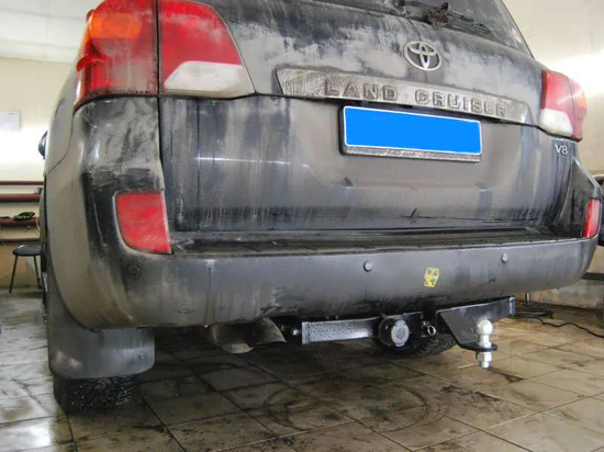 Фаркоп Bizon для Lexus LX 570 2007-2022 с накладкой из нержавеющей стали. Быстросъемный крюк. Артикул FA 0859-E(N)