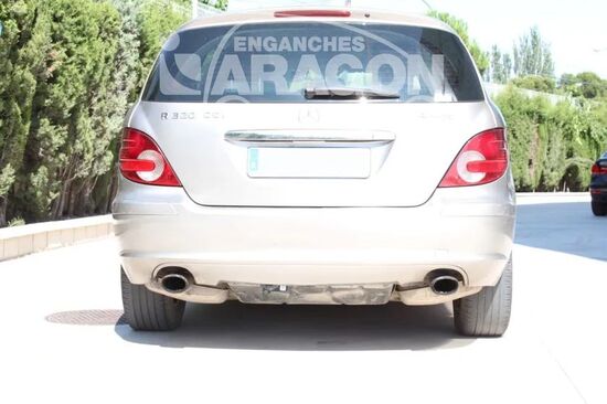 Фаркоп Aragon (быстросъемный крюк, вертикальное крепление) для Mercedes-Benz R-Класс W251 2006-2022.. Артикул E4118AV