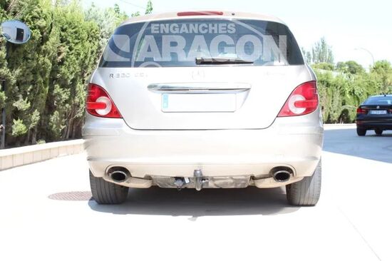 Фаркоп Aragon (быстросъемный крюк, вертикальное крепление) для Mercedes-Benz R-Класс W251 2006-2022.. Артикул E4118AV