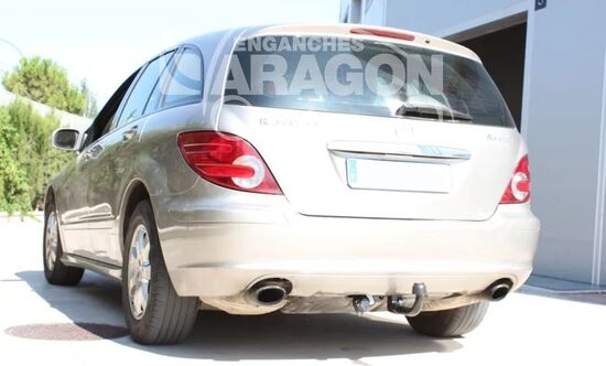 Фаркоп Aragon (быстросъемный крюк, вертикальное крепление) для Mercedes-Benz R-Класс W251 2006-2022.. Артикул E4118AV