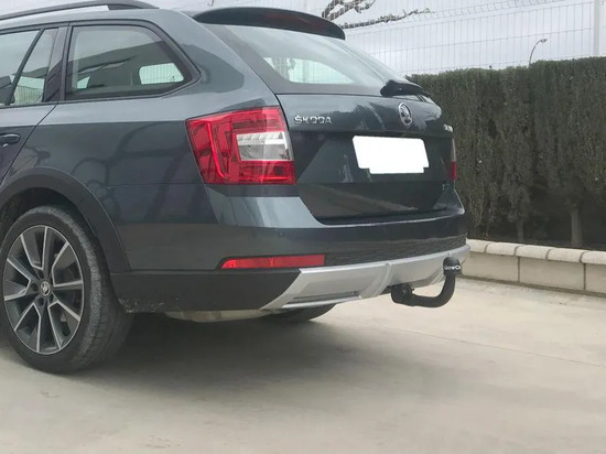 Фаркоп Aragon (быстросъемный крюк, вертикальное крепление) для Skoda Octavia Scout рестайлинг 2017-2022. Артикул E5906CV