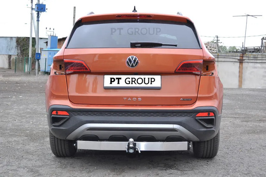 Фаркоп PT Group под американский квадрат для Volkswagen Taos 2020-2022 с нержавеющей накладкой. Артикул VTS-21-991102.22