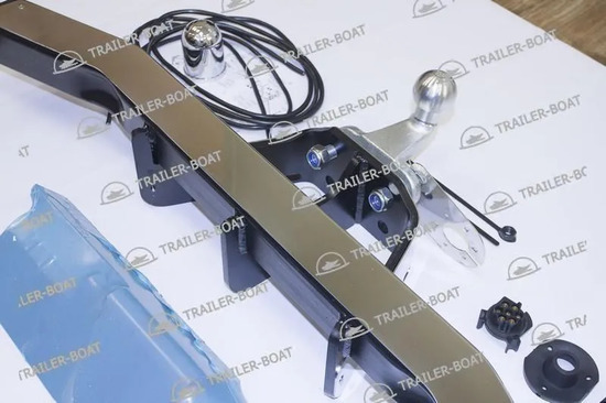 Фаркоп Oris (ранее Bosal) для Toyota Land Cruiser Prado 150 2009-2022 (с декор. пластиной). Фланцевое крепление. Артикул 3079-FL