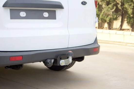 Фаркоп Aragon для Ford Tourneo Courier 2013-2022. Фланцевое крепление. Артикул E2025AC