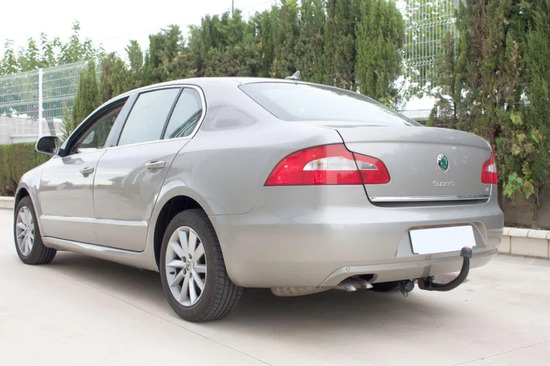 Фаркоп Aragon (быстросъемный крюк, вертикальное крепление) для Skoda Superb II 2008-2015. Артикул E0402CV
