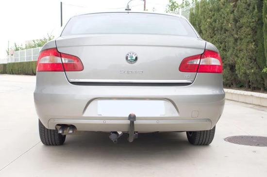 Фаркоп Aragon (быстросъемный крюк, вертикальное крепление) для Skoda Superb II 2008-2015. Артикул E0402CV