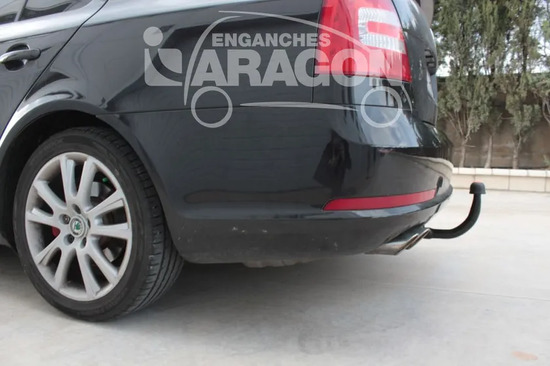 Фаркоп Aragon (быстросъемный крюк, вертикальное крепление) для Skoda Octavia A5 RS 2005-2013.. Артикул E5905AV