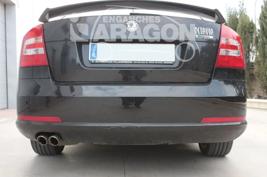 Фаркоп Aragon (быстросъемный крюк, вертикальное крепление) для Skoda Octavia A5 RS 2005-2013.. Артикул E5905AV