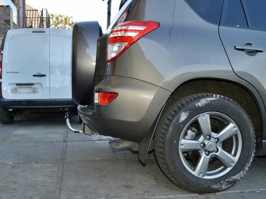 Фаркоп Galia оцинкованный для Toyota RAV4 III 2006-2012. Быстросъемный крюк. Артикул T058C