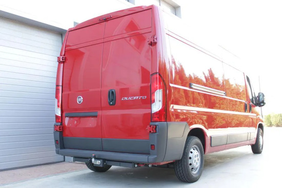 Фаркоп Aragon для Fiat Ducato 250 пикап 2WD (вкл. CNG) 2006-2022. Фланцевое крепление. Артикул E1207BC