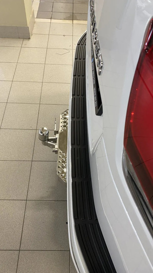 Фаркоп Baltex для Toyota Land Cruiser 300 2021-2022 с нержавеющей накладкой. Фланцевое крепление. Артикул 249473