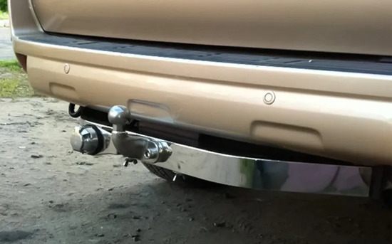Фаркоп Baltex для Toyota Land Cruiser Prado 120 2002-2009. (с декор. накладкой) Фланцевое крепление. Артикул Y13AN