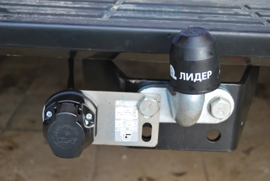 Фаркоп Лидер-Плюс для Toyota Hilux VIII 2015-2022. Фланцевое крепление. Артикул T121-F