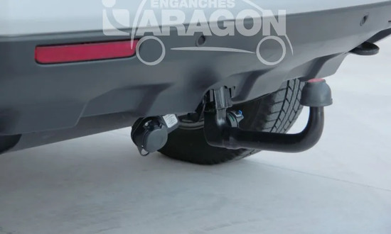 Фаркоп Aragon (быстросъемный крюк, вертикальное крепление) для Land Rover Freelander II 2006-2014. Артикул E3503BV
