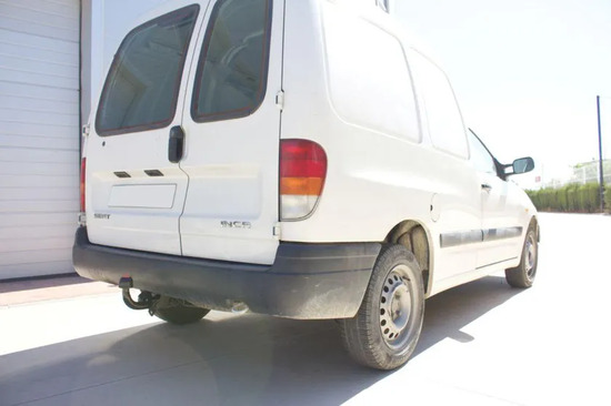 Фаркоп Aragon для Seat Inca 1996-2003. Артикул E5804AA
