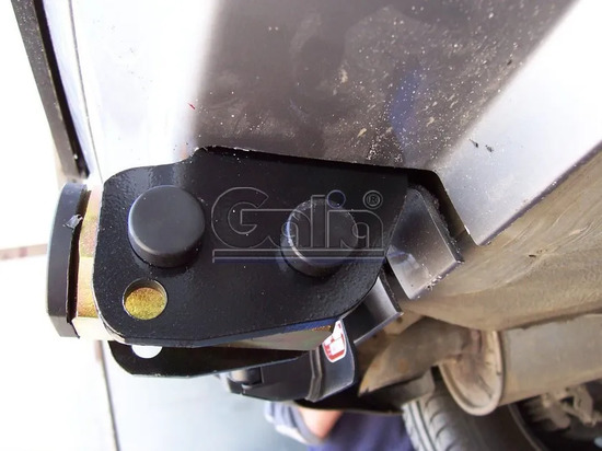 Фаркоп Galia оцинкованный для Volkswagen Golf IV хэтчбек 3/5-дв., универсал 2WD 1997-2003. Быстросъемный крюк. Артикул A020C