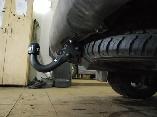 Фаркоп Brink (Thule) для Lexus LX 570 2008-2022. Артикул 424500